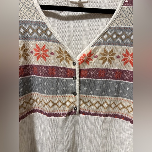 Maurices Patterned Long Sleeve Henley Style Top - Picture 5 of 7
